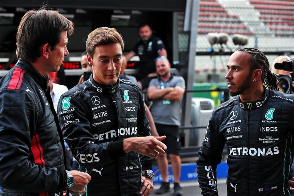 Toto Wolff, Lewis Hamilton, George Russell-Mercedes
