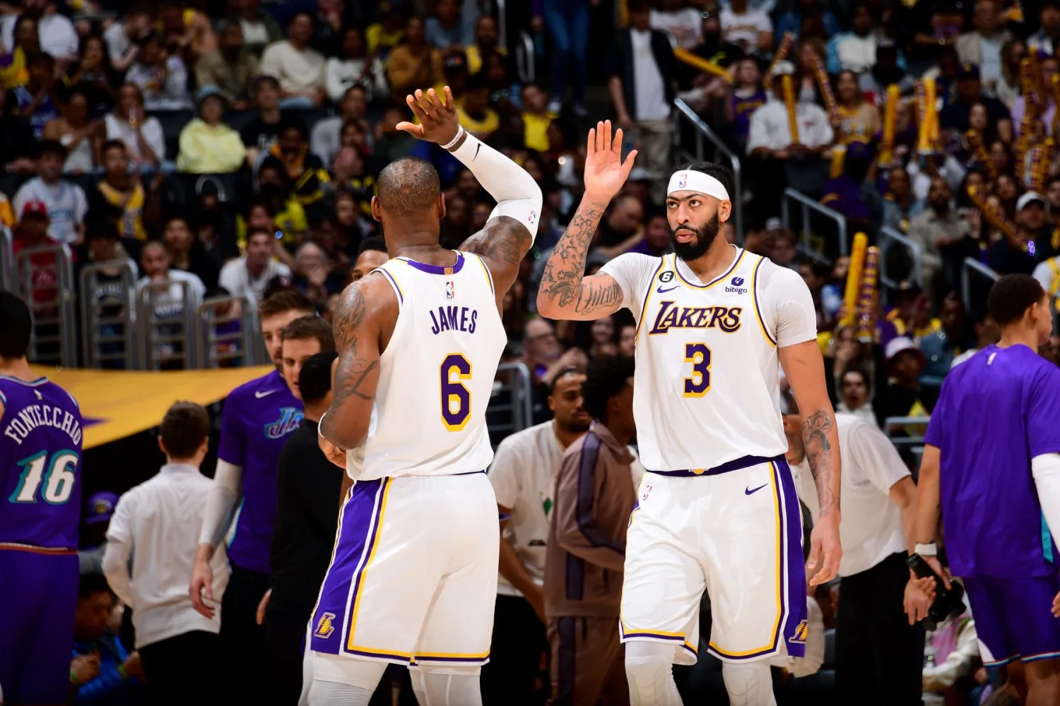 Lakers thankful