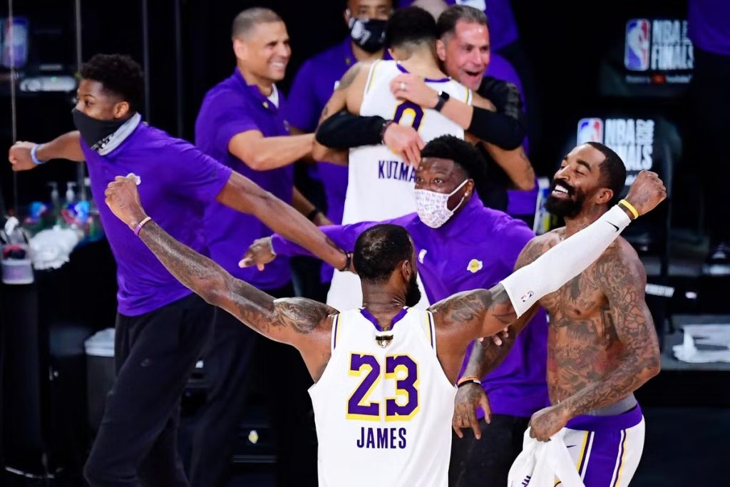 (Los Angeles Lakers) Douglas P. DeFelice/Getty Images