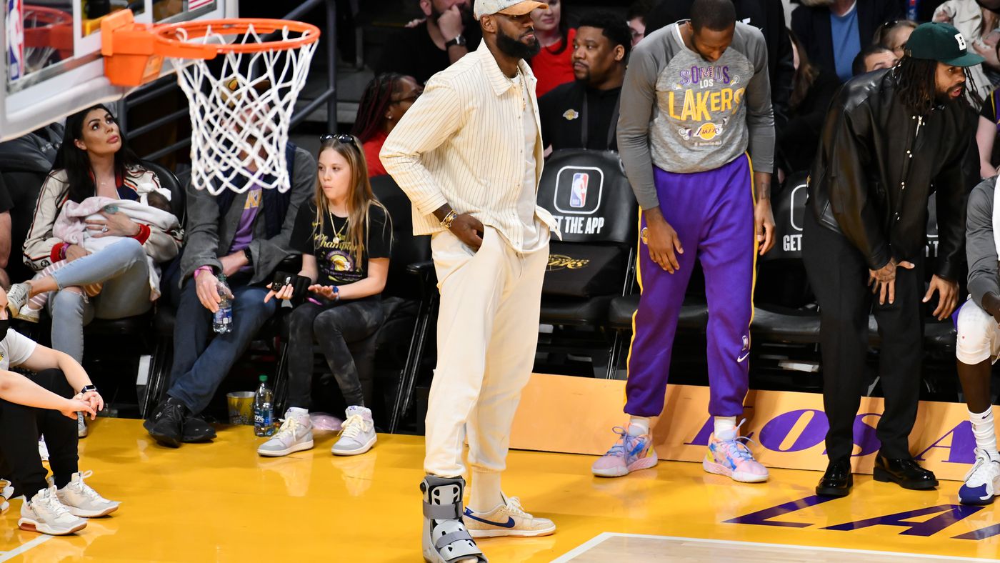 (Los Angeles Lakers) Photo by Allen Berezovsky/Getty Images